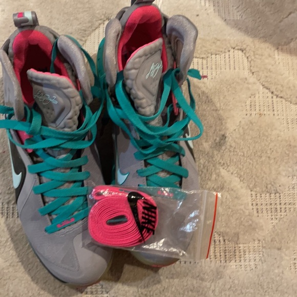 Nike LeBron 9 - Picture 6 of 6